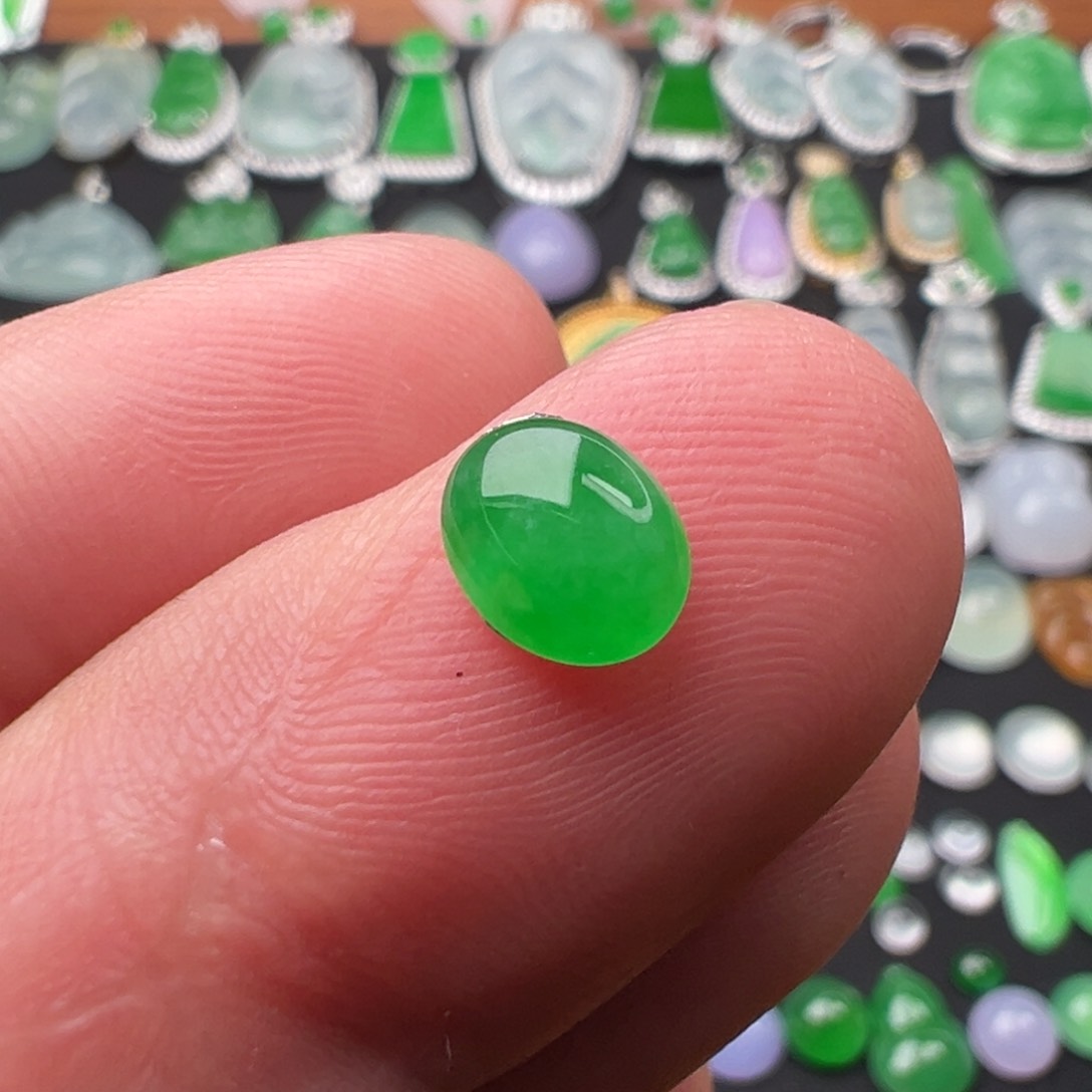 翡翠颈饰未镶嵌蛋面7.2