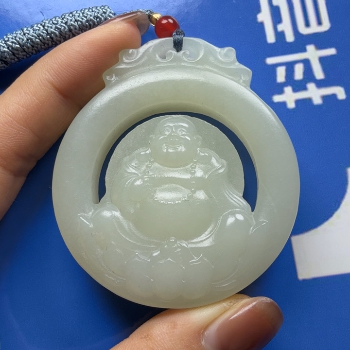 臭***。和田玉未镶嵌挂件