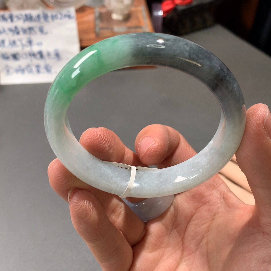 翡翠手镯未镶嵌57圈口