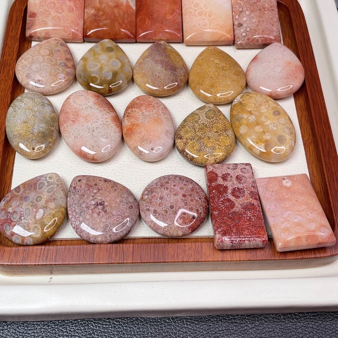【闪购商品】未镶嵌吊坠(赠链)硅化玉l****