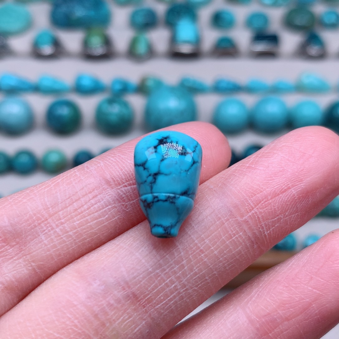 绿松石颈饰未镶嵌