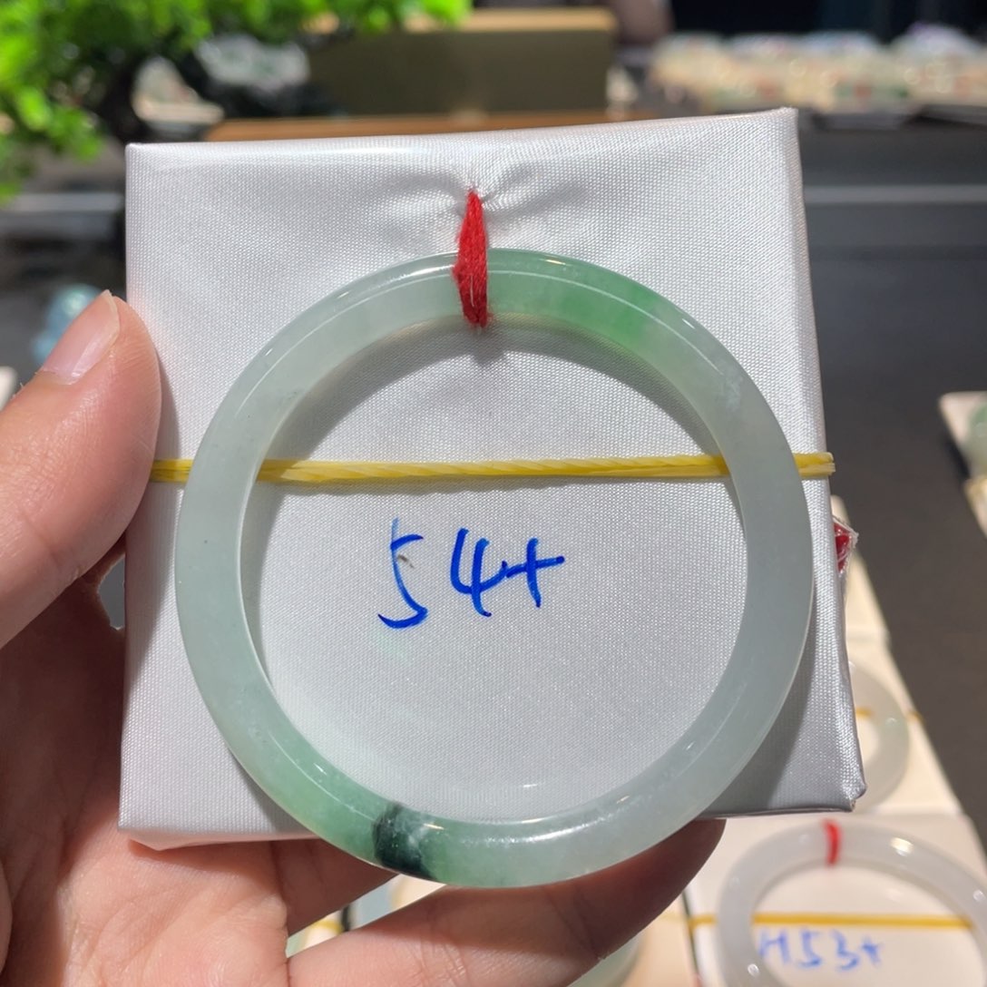 翡翠手镯未镶嵌翡翠手镯