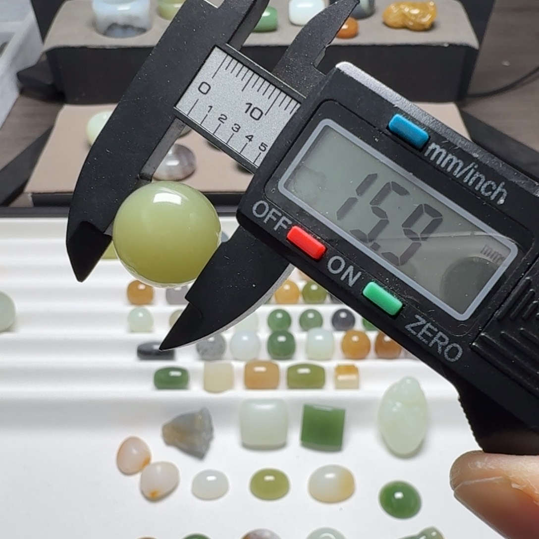 颈饰未镶嵌和田玉梅****心