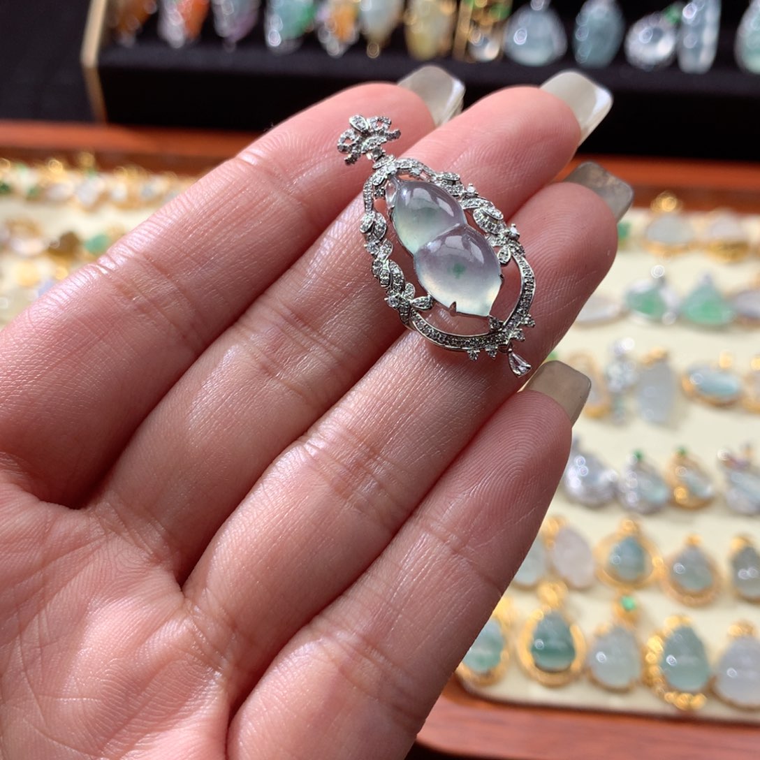 翡翠颈饰18K金镶嵌紫*翡翠