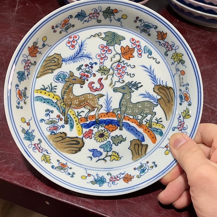 瓷片//////直径19厘米。绿。