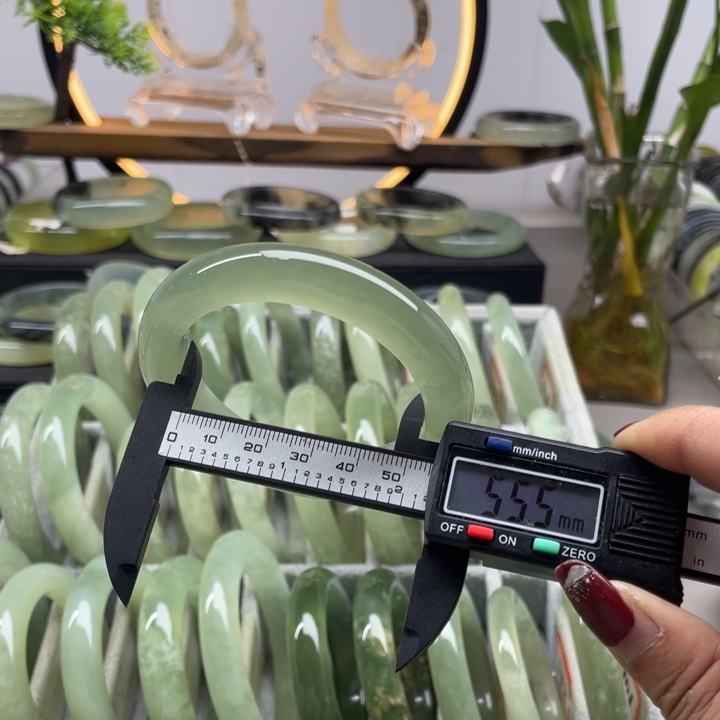 蛇纹石玉手镯未镶嵌123