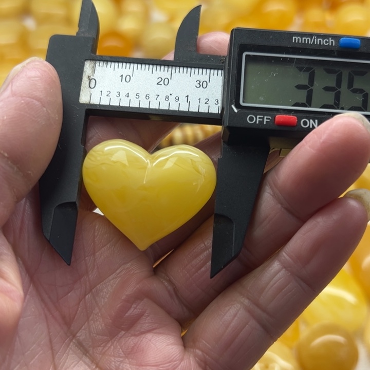 琥珀（矿物珀）未镶嵌裸石