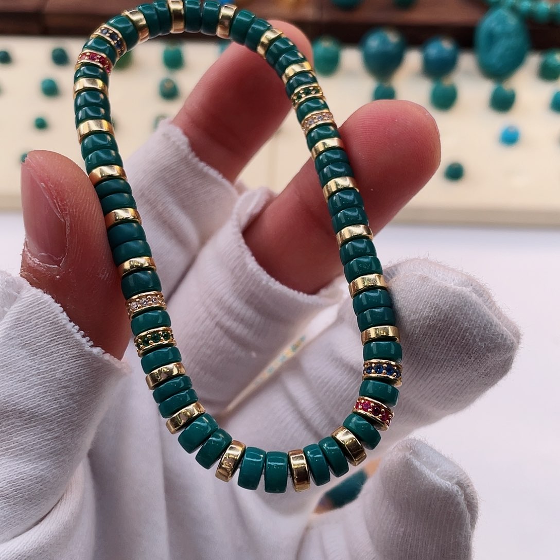 绿松石颈饰未镶嵌