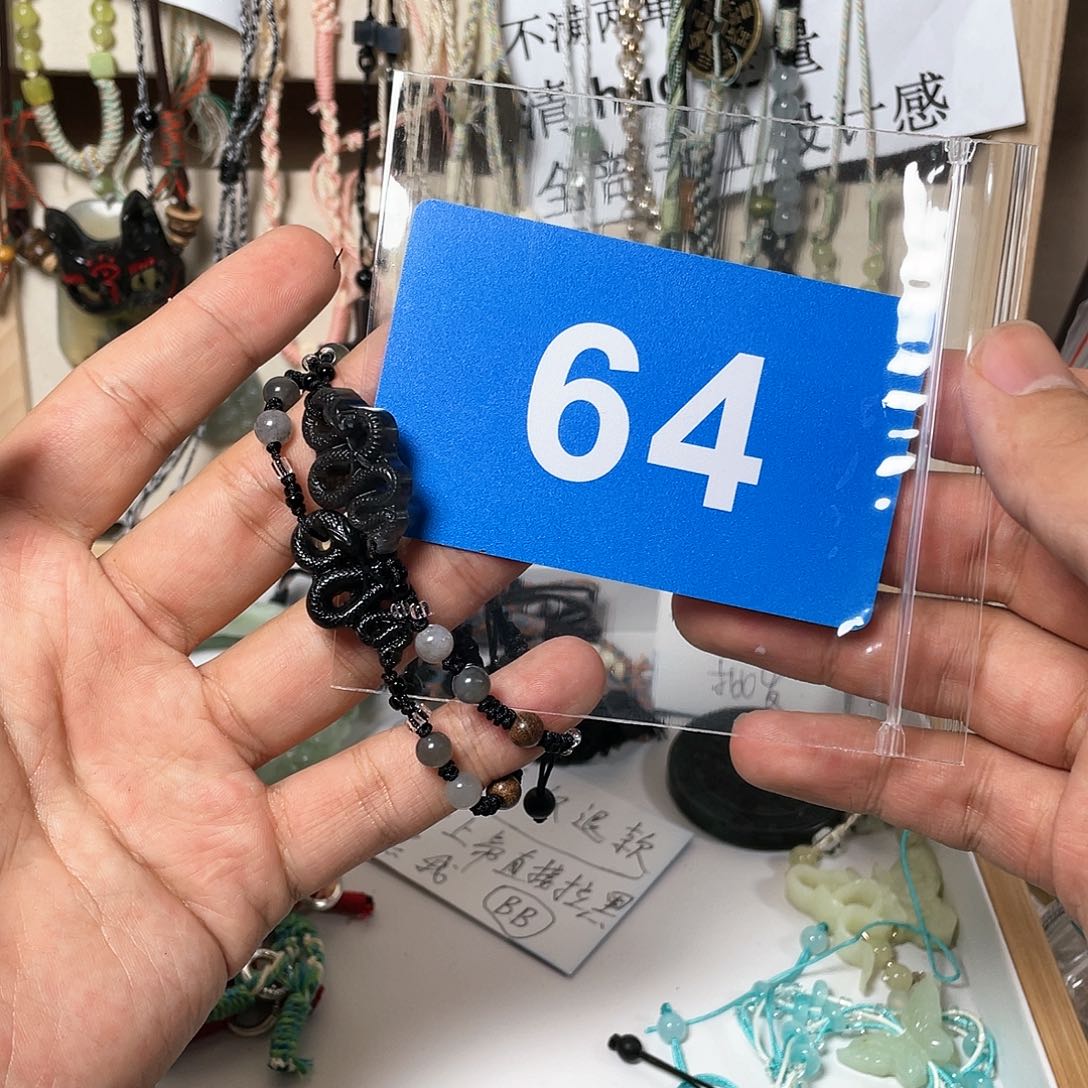 蛇纹石玉颈饰合金