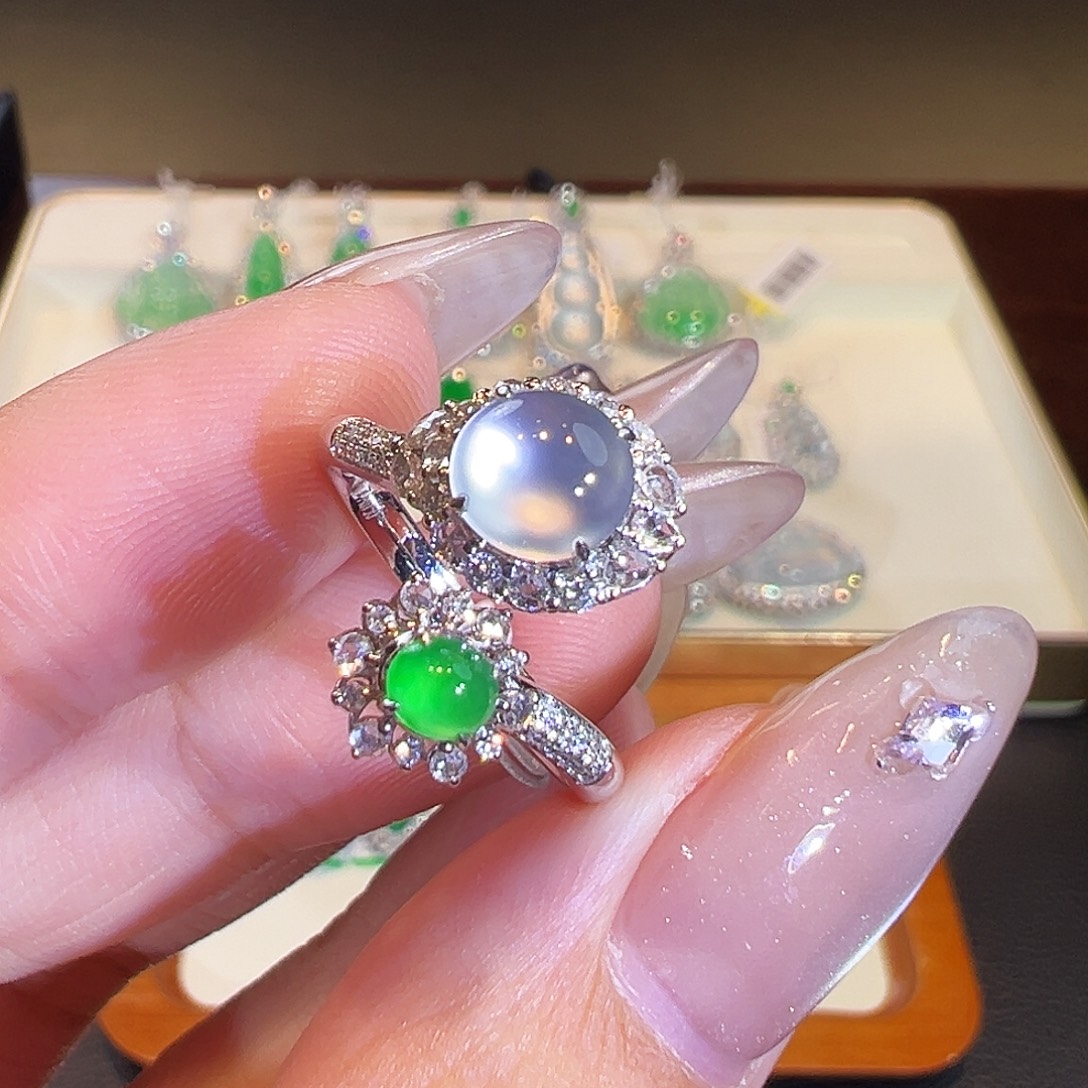 翡翠18K金镶嵌戒指翡翠