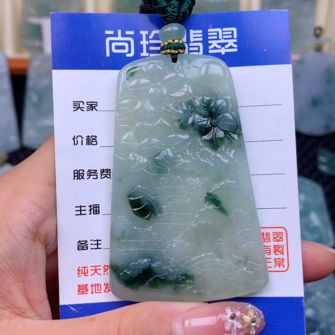 翡翠未镶嵌颈饰山水牌