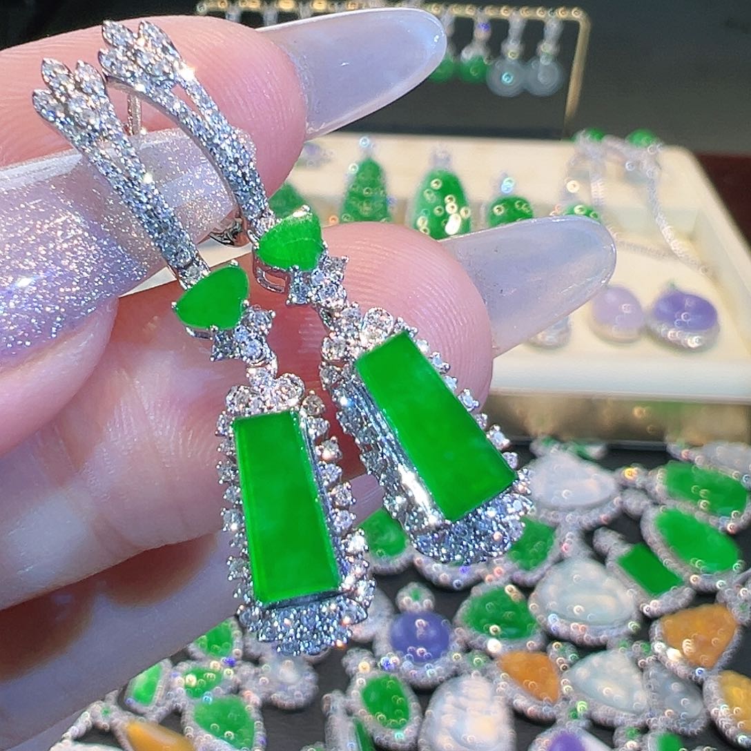 翡翠耳环18K金镶嵌翡翠