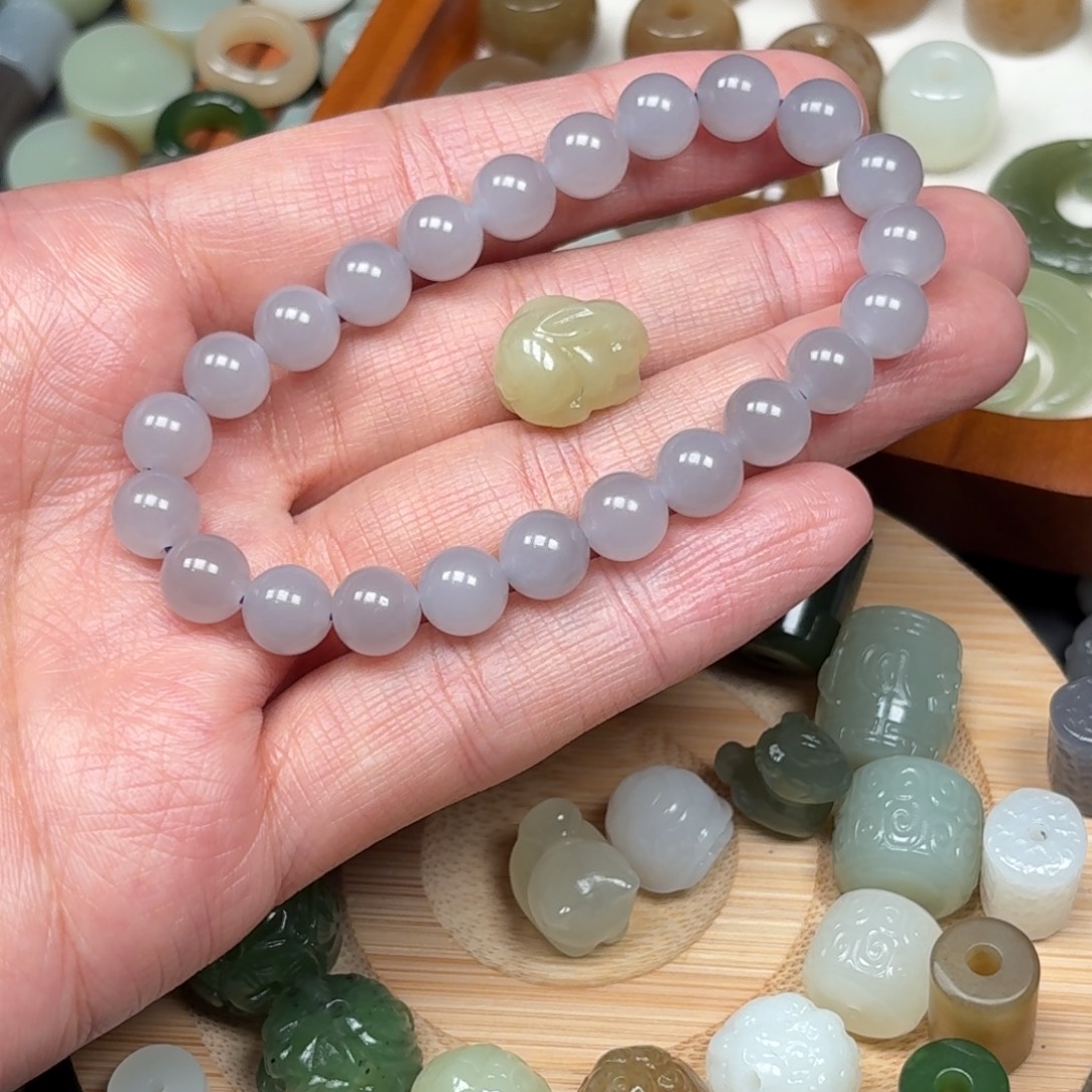 段***娣和田玉未镶嵌颈饰