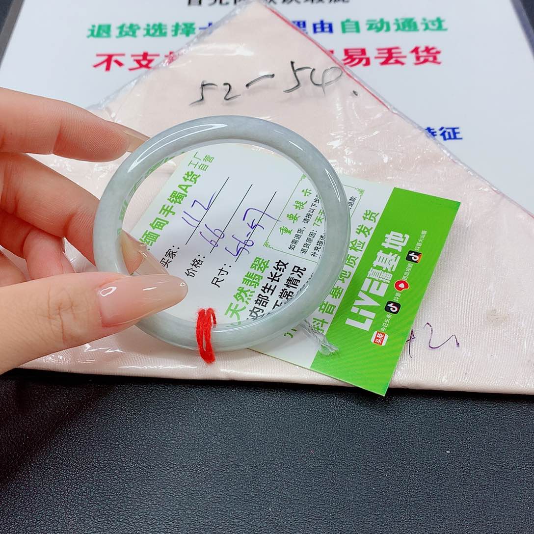 翡翠手镯未镶嵌翡翠