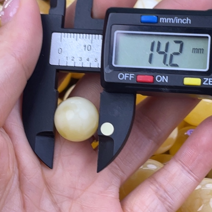 蜜蜡未镶嵌裸石微瑕715