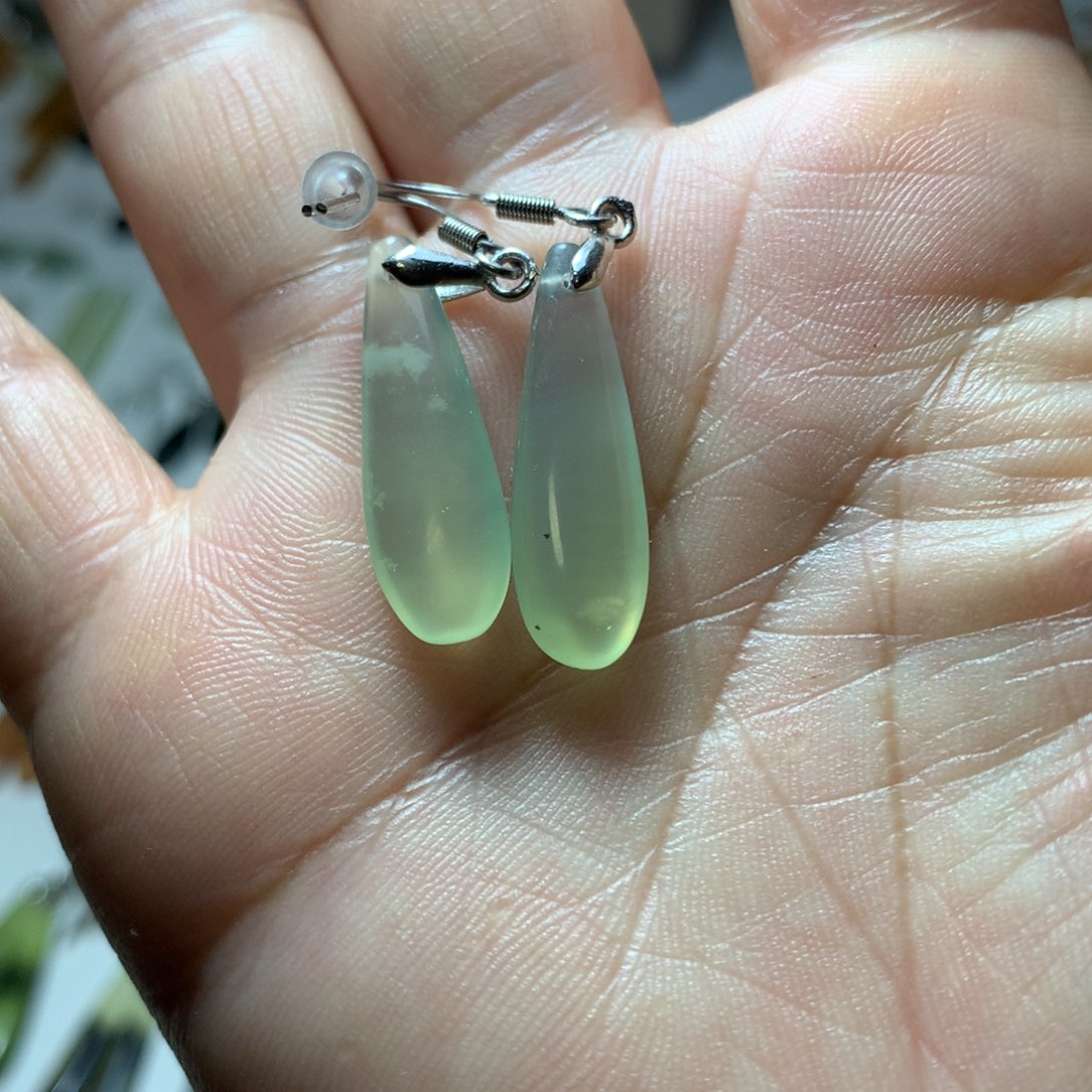 蛇纹石玉耳环未镶嵌