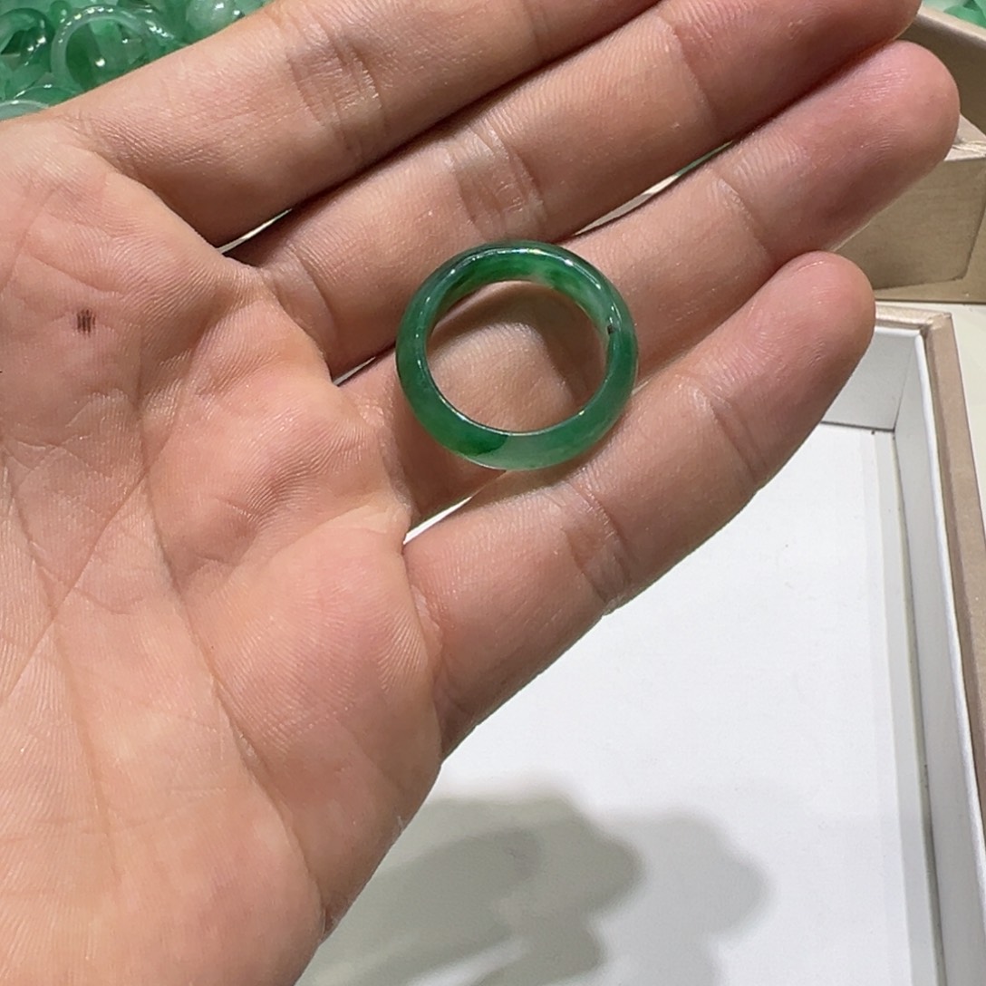 石英质玉颈饰未镶嵌福*地