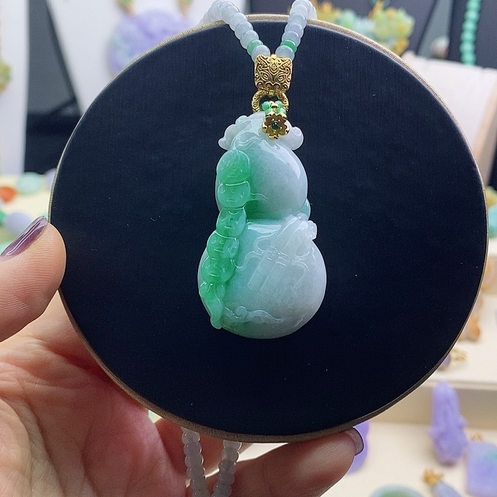 翡翠吊坠(赠链)未镶嵌翡翠雕刻葫芦吊坠