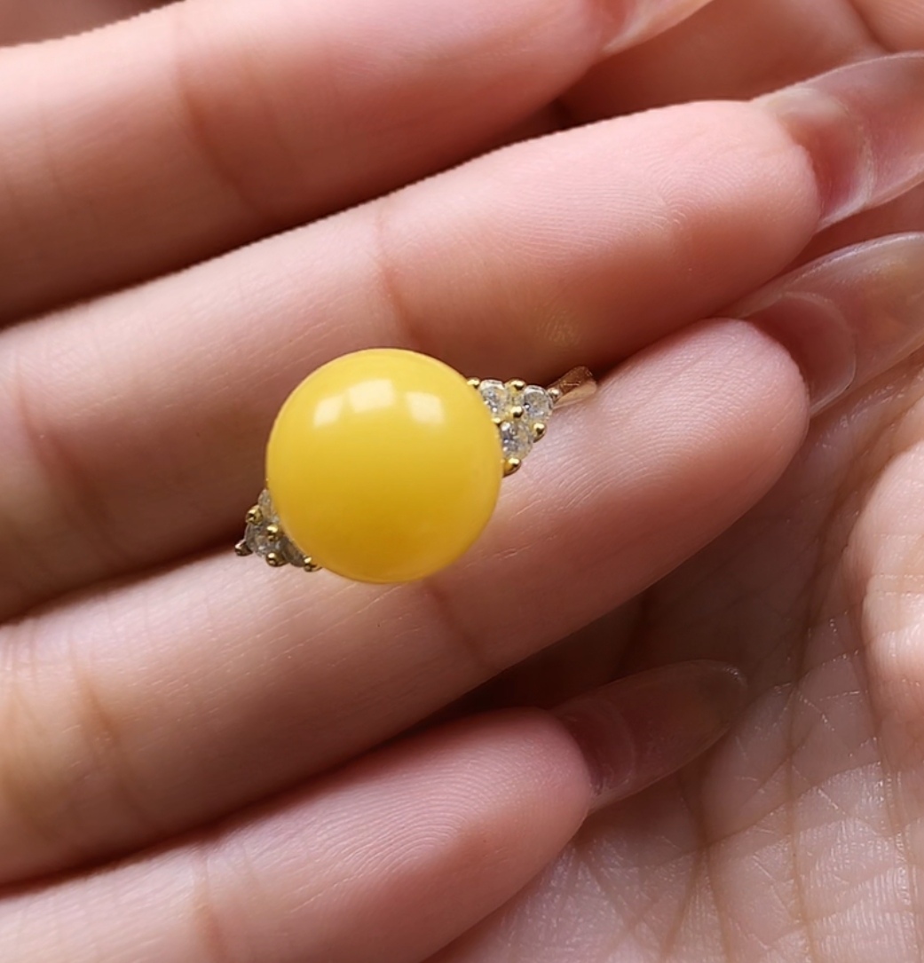 925银镶嵌蜜蜡戒指