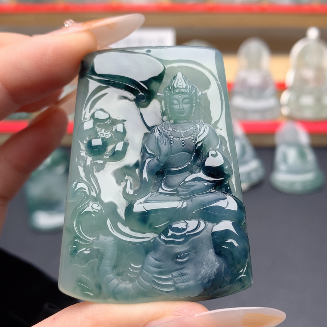 拽***财翡翠未镶嵌颈饰普贤菩萨