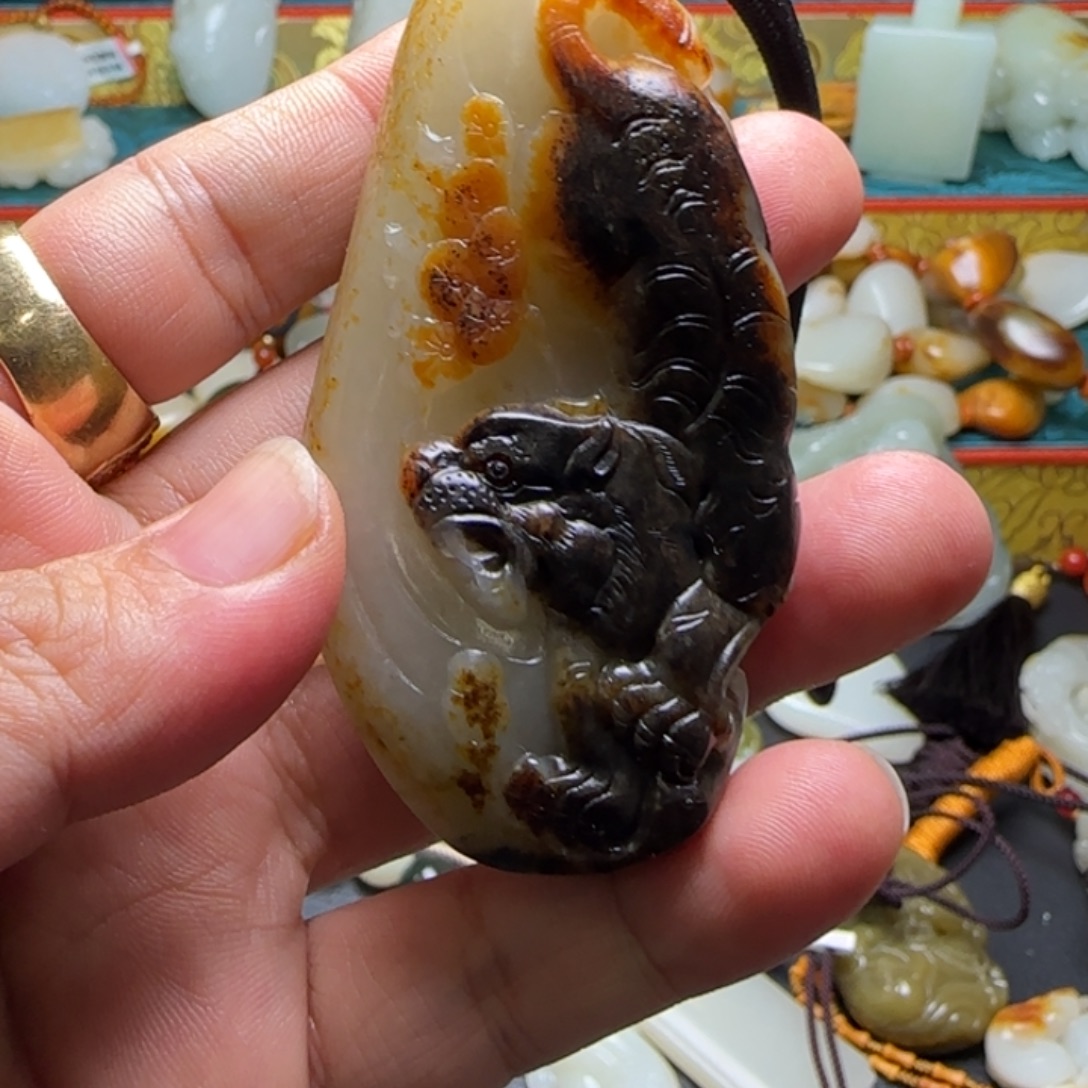 野***某和田玉（糖玉）未镶嵌挂件