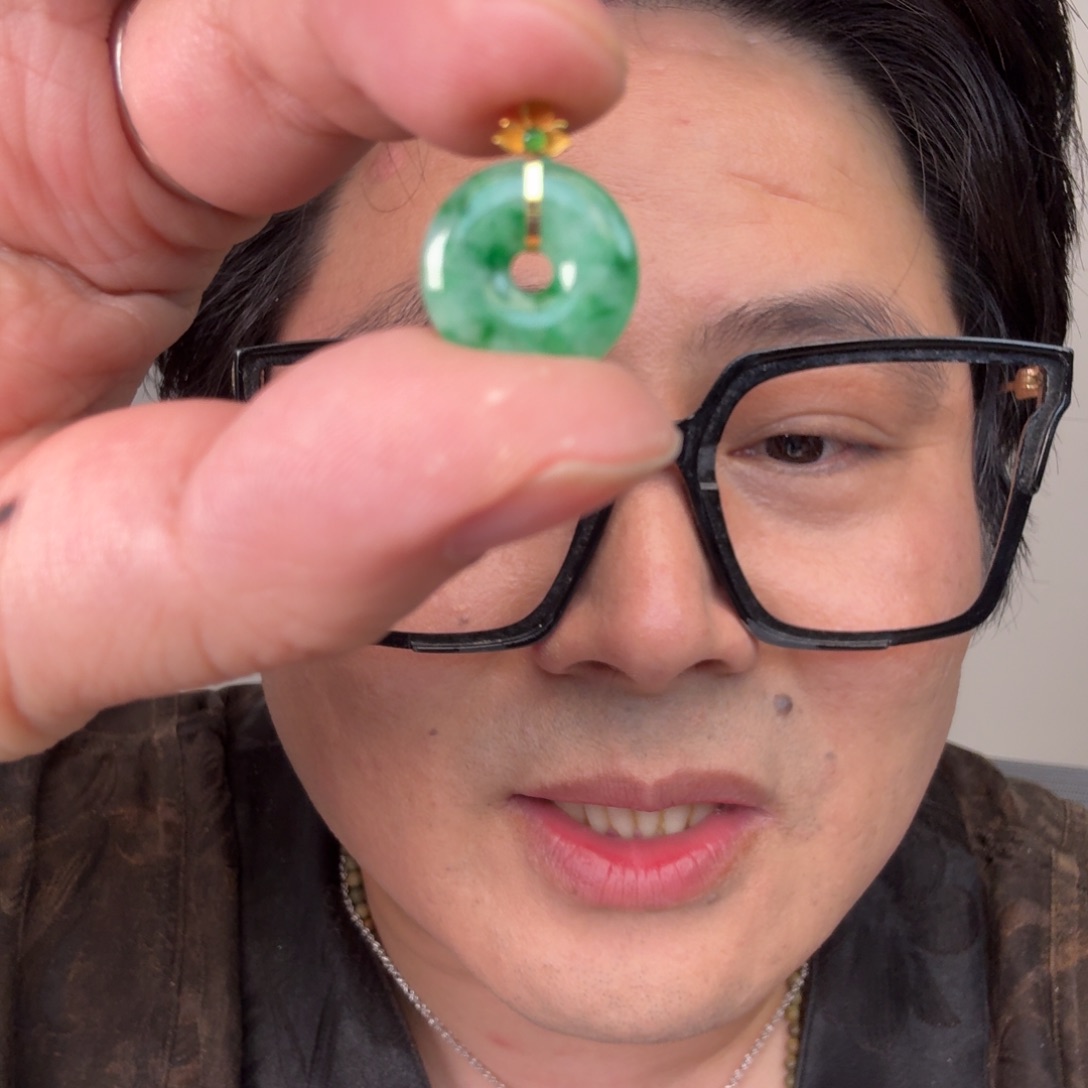 翡翠18K金镶嵌颈饰一件