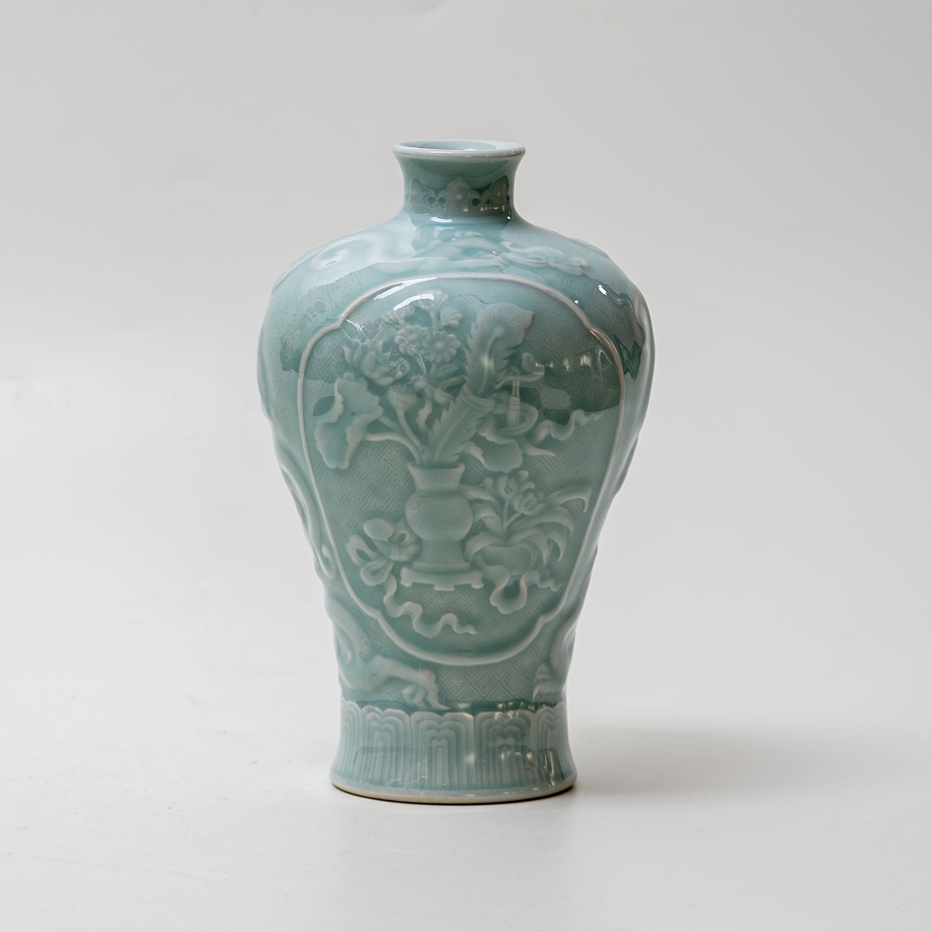 【景德贡品】影青雕刻梅瓶