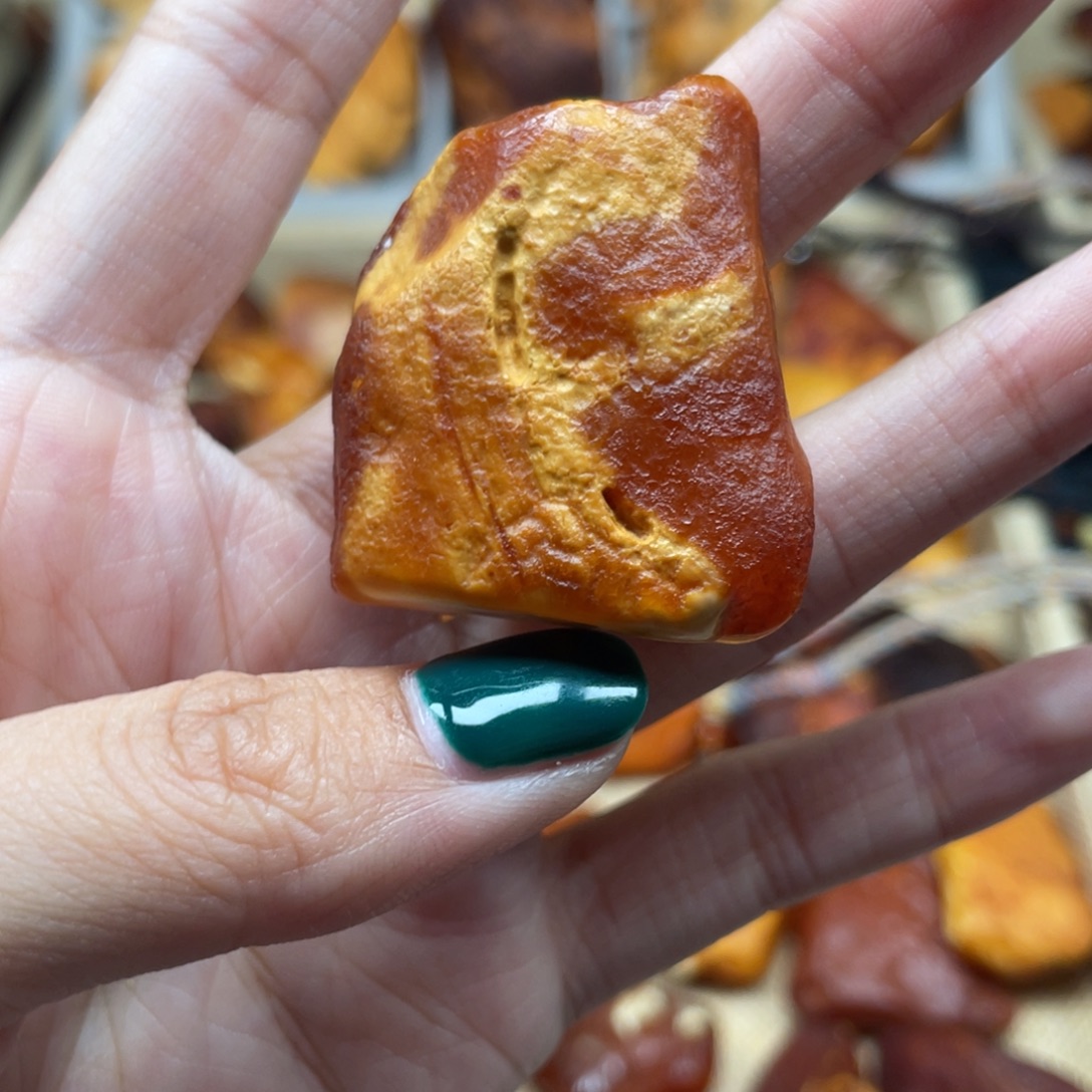 未镶嵌蓝珀珠宝奇石