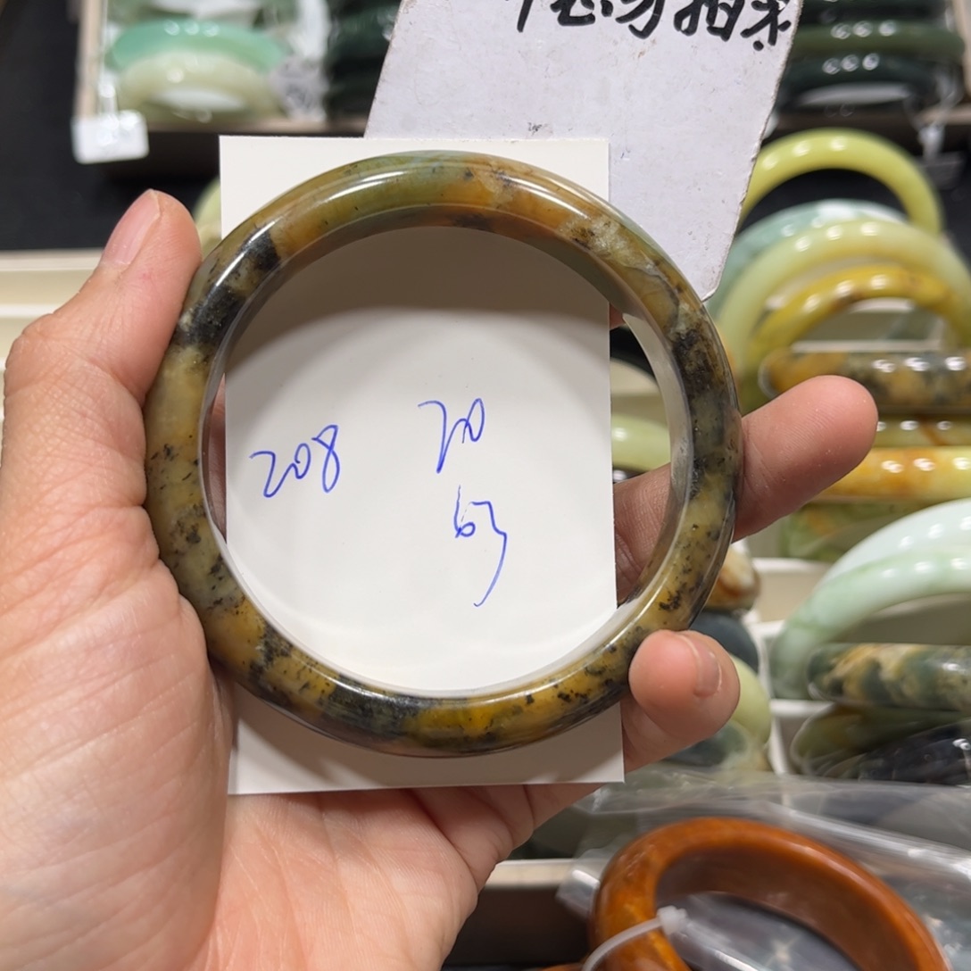 蛇纹石玉手镯未镶嵌