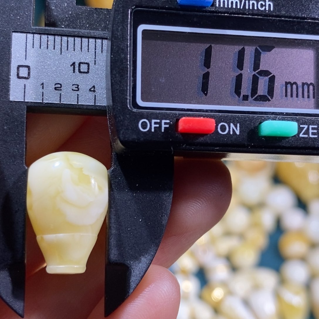 蜜蜡裸石未镶嵌配饰