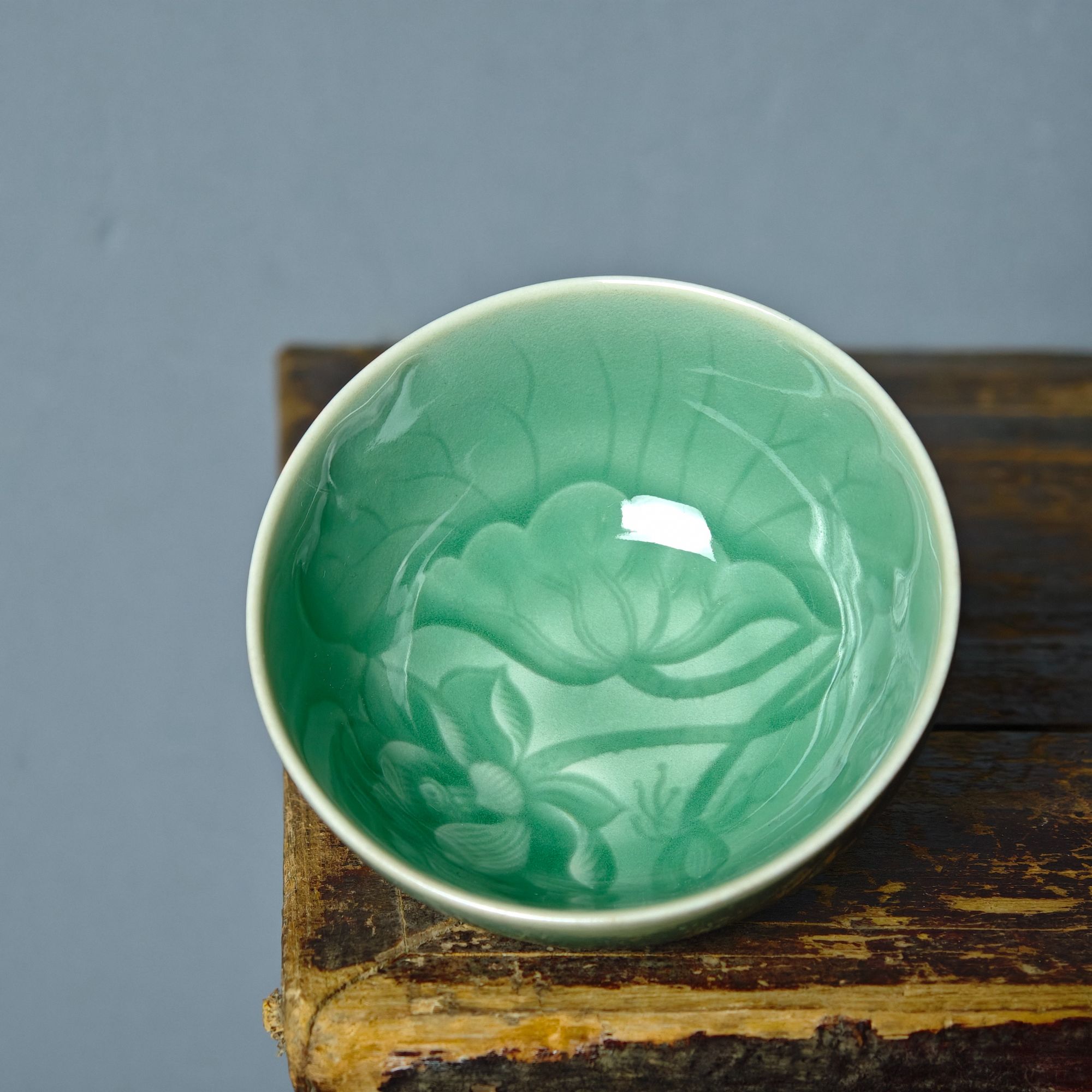 龙泉项世豪青瓷梅子青釉手工刻绘荷花茶碗杯 陶瓷家居高端主人杯