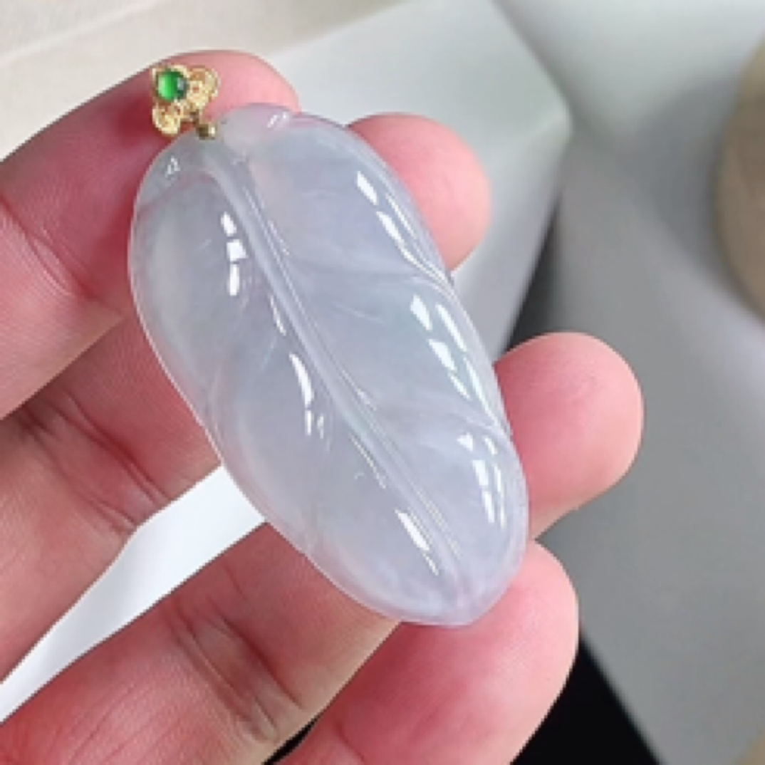 缅甸天然翡翠吊坠