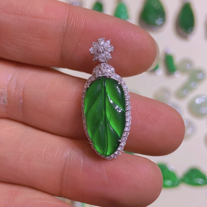 翡翠颈饰18K金镶嵌树叶