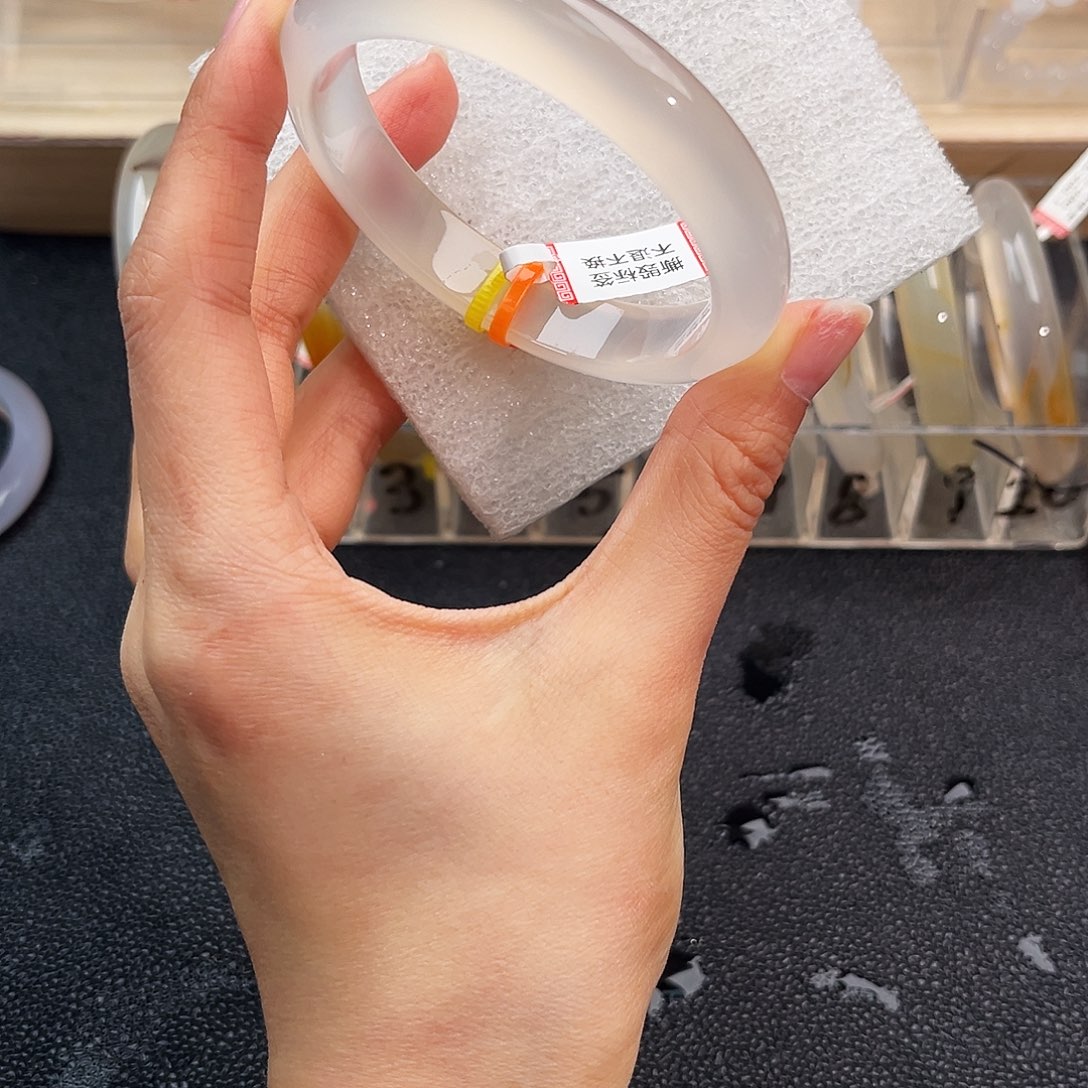 睡***咯玛瑙/玉髓未镶嵌手镯