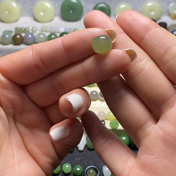 和田玉手链未镶嵌路*