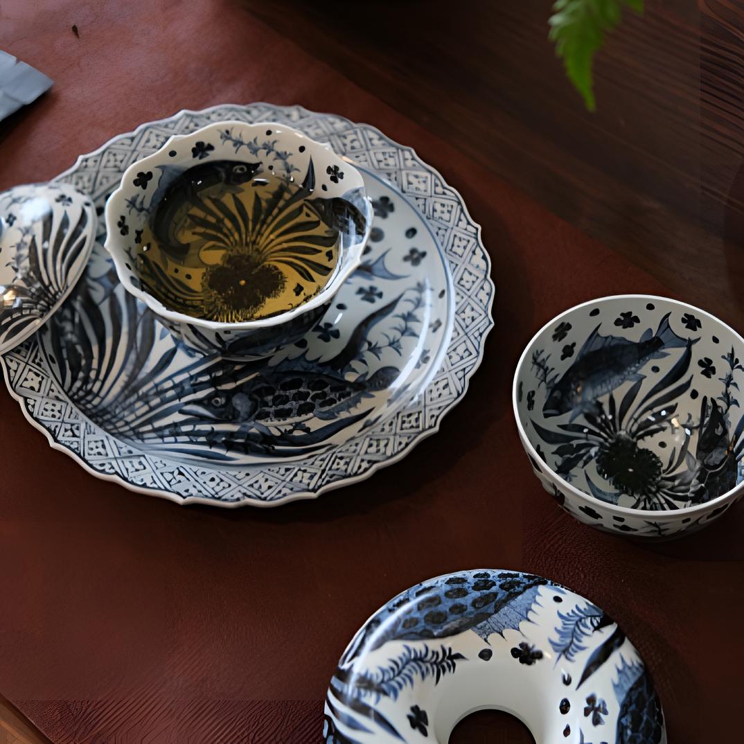 博陵造物葵口满绘鱼藻盖碗