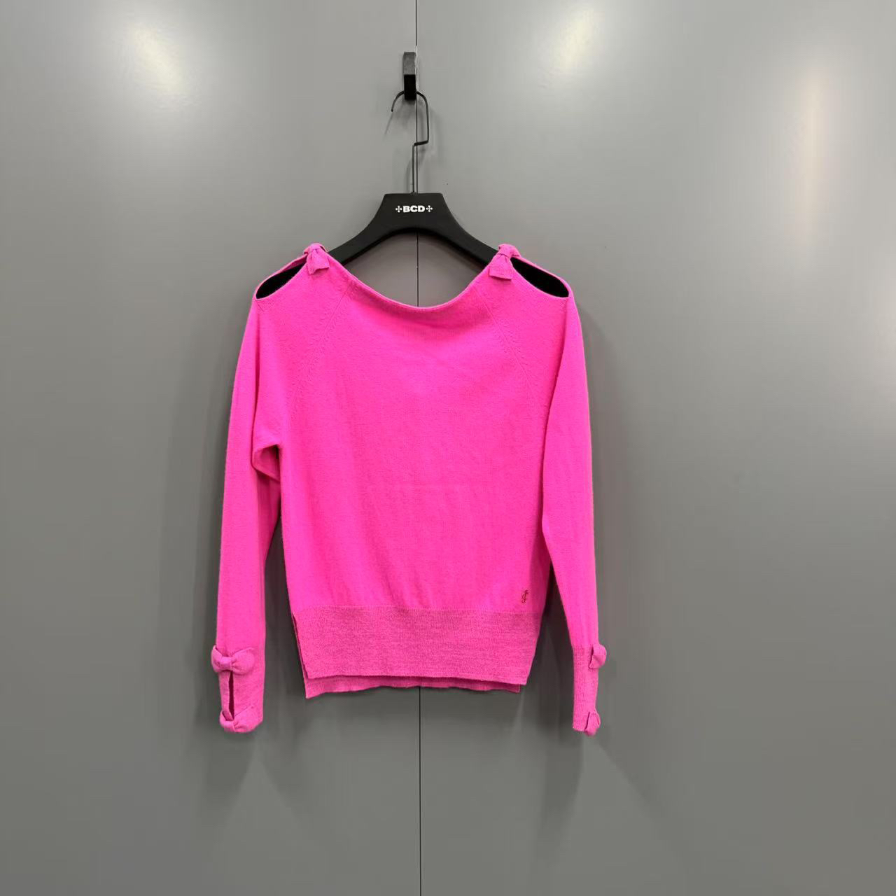 95新  （ll）粉色蝴蝶结羊绒衫 XS码