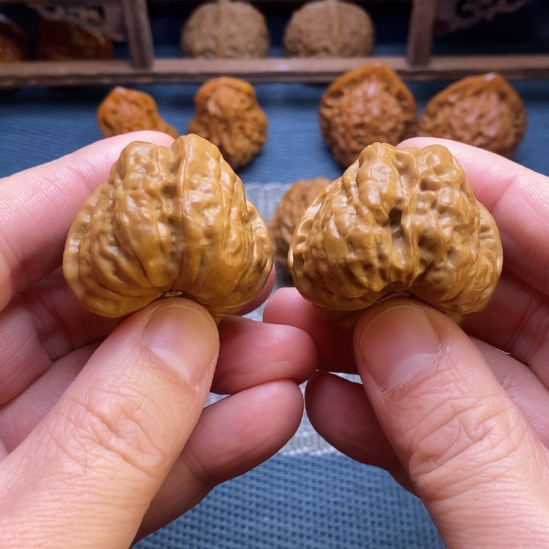文玩核桃把件蛤蟆头 小金蟾 原皮原色 三角 蹬腿 弓背 掐腰 瞪眼 