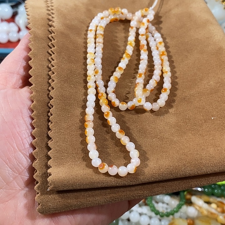 和田玉颈饰未镶嵌躺**个