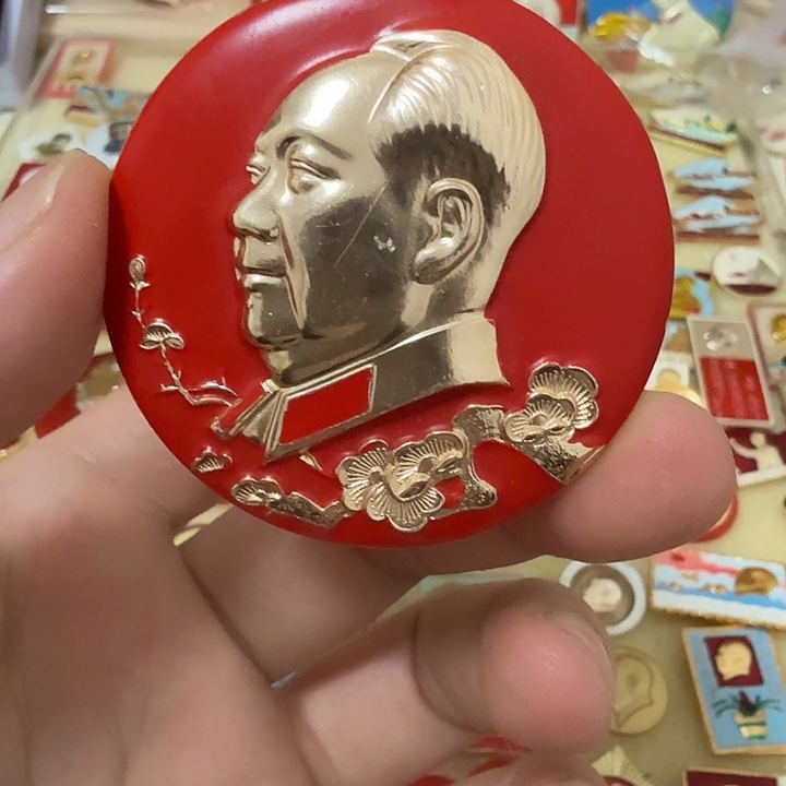 蓝***萍铝毛爷爷像章，万岁