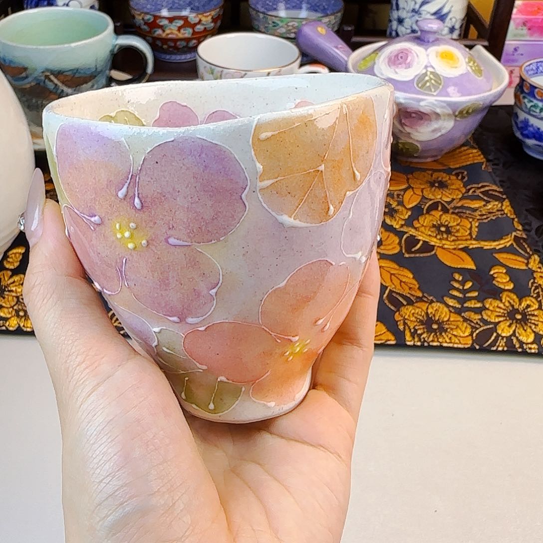 他家茶具瓷器真美！