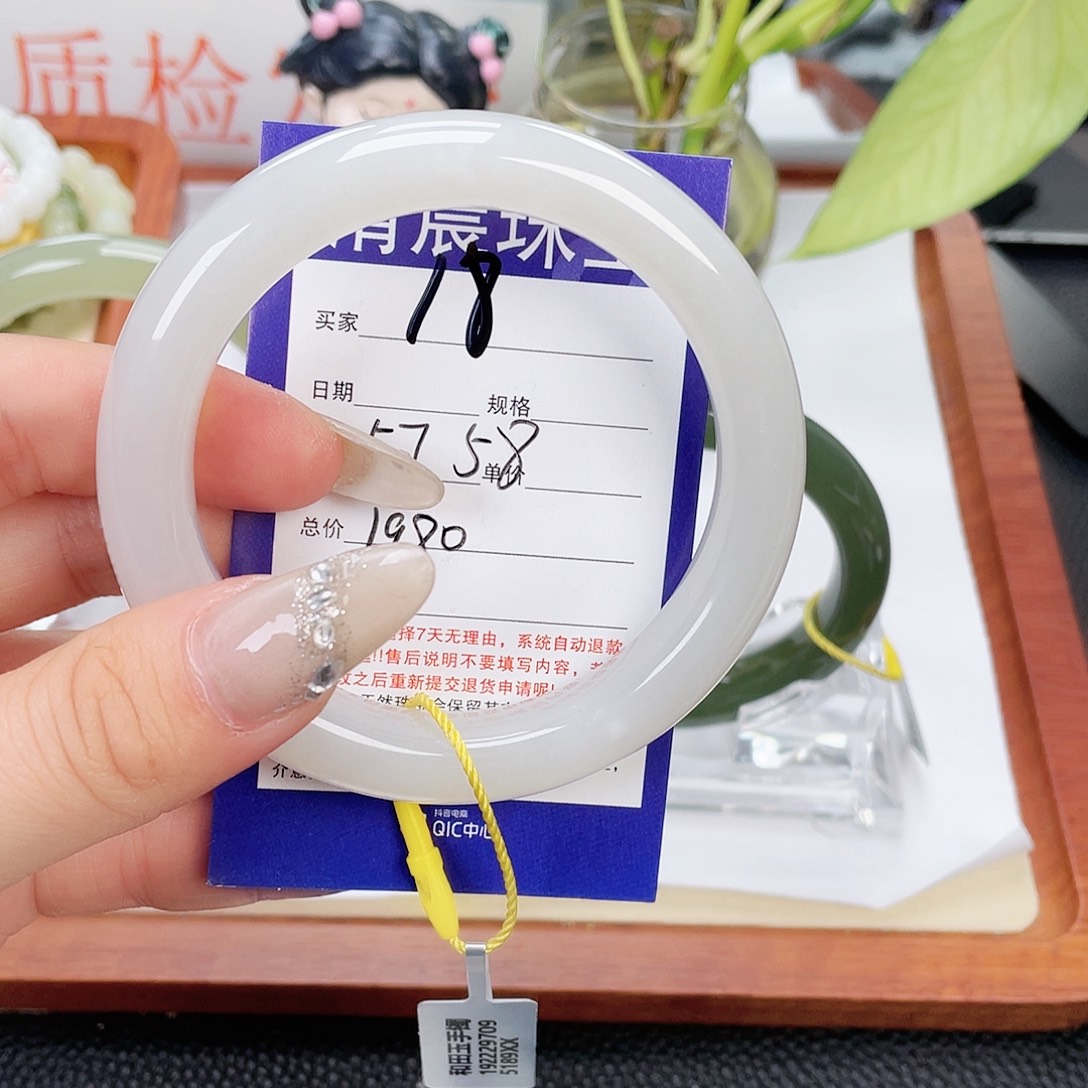 和田玉未镶嵌手镯