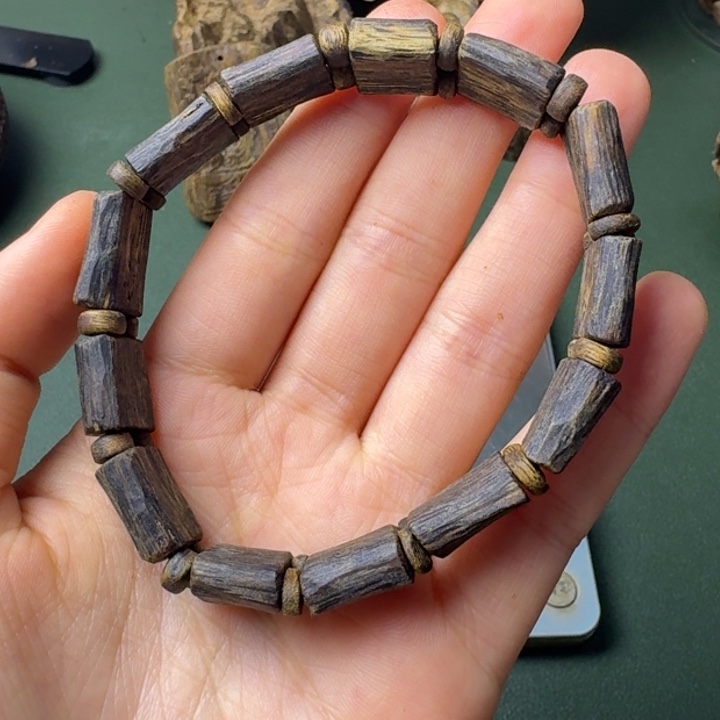 沉香手串海南张勺子树心油手牌香老料10克