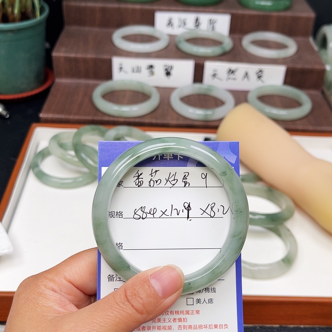 番***蛋石英质玉（金丝玉）未镶嵌手镯