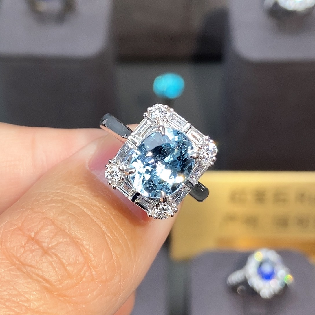 海蓝宝石戒指18K金镶嵌2.5克拉