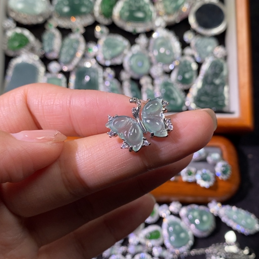 【闪购商品】翡翠颈饰未镶嵌天然