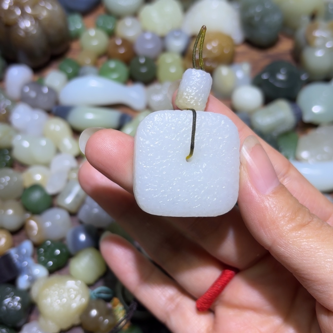 @***s和田玉未镶嵌珠宝半成品