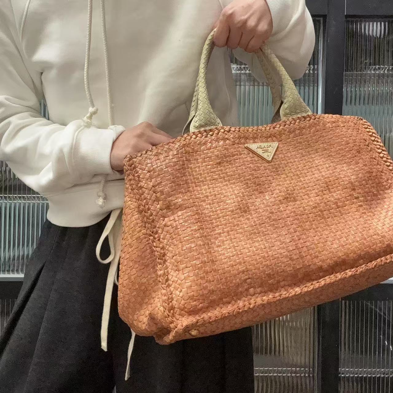95新 Prada/普拉达 【蕾】77 0232 柚木色大号编织沙滩包