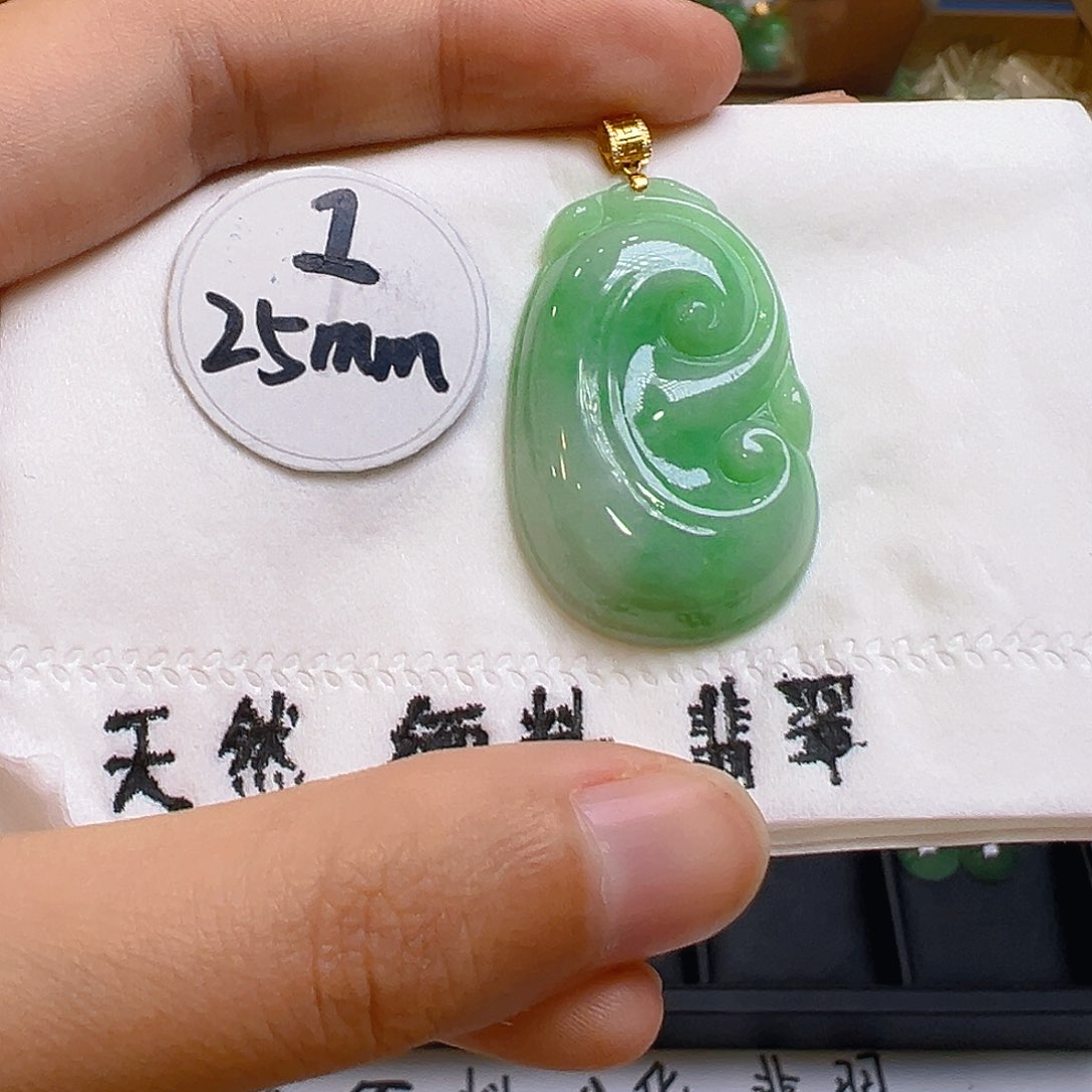 翡翠颈饰18K金镶嵌翡翠