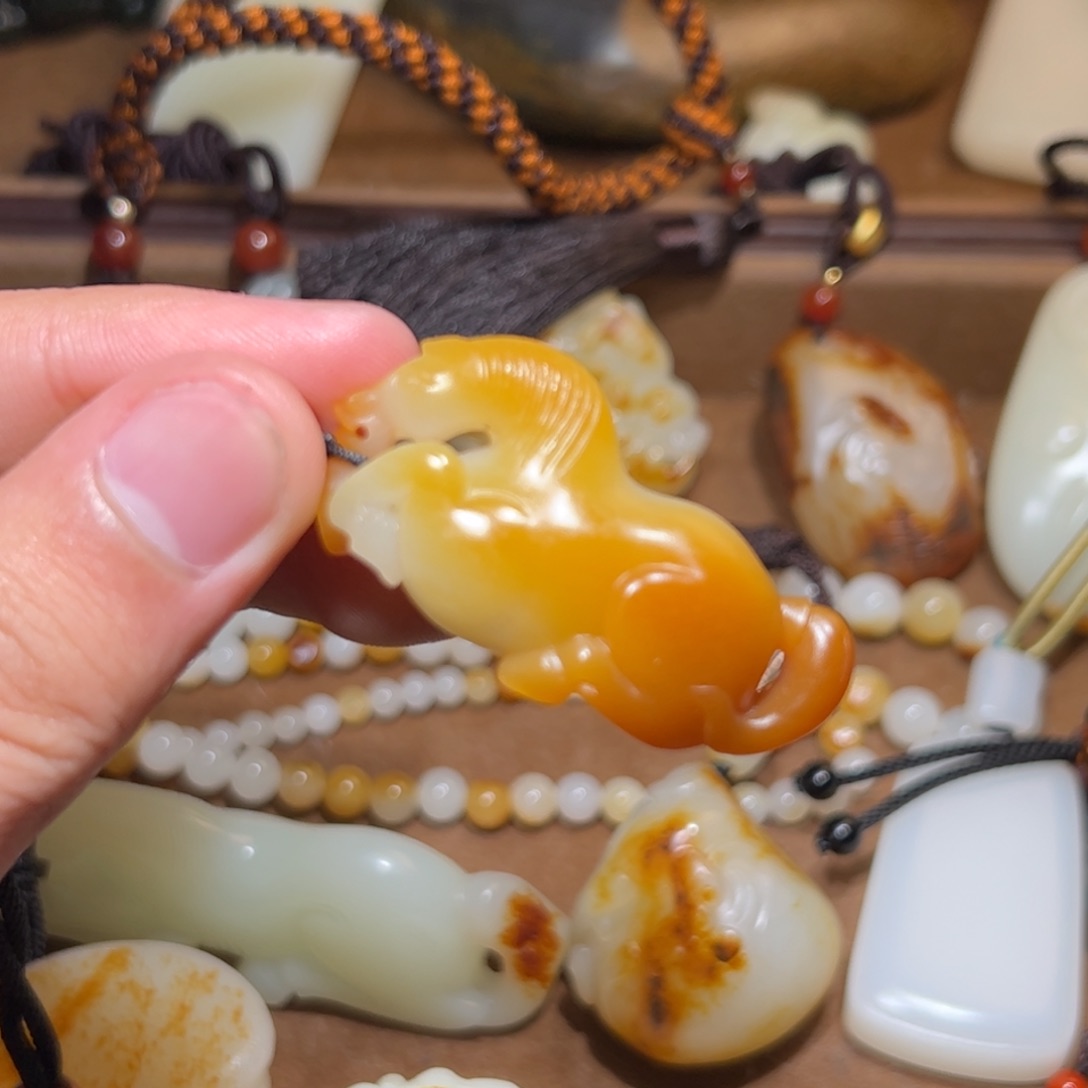 和田玉新疆未镶嵌李**?